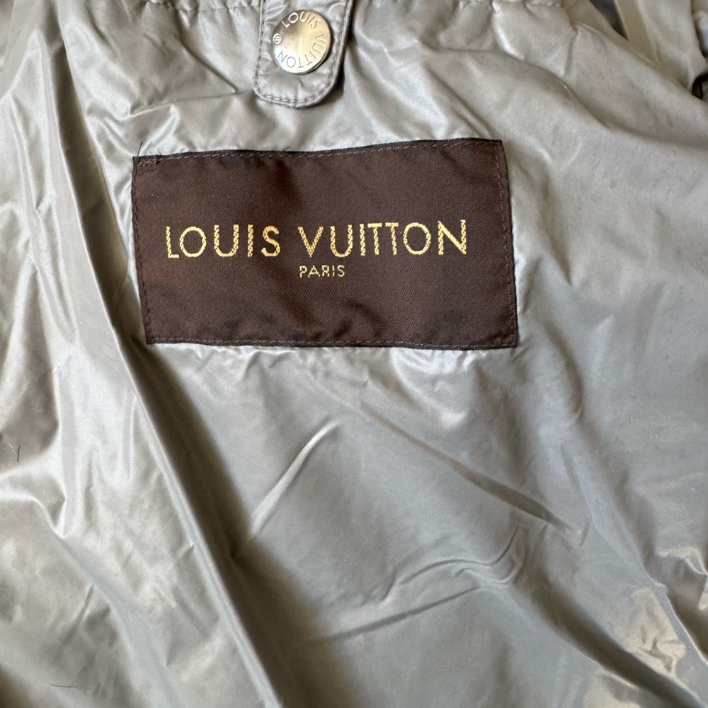 Louis Vuitton - Picture 2 of 5